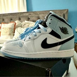 4.5Y Air Jordans same as 6 in Women